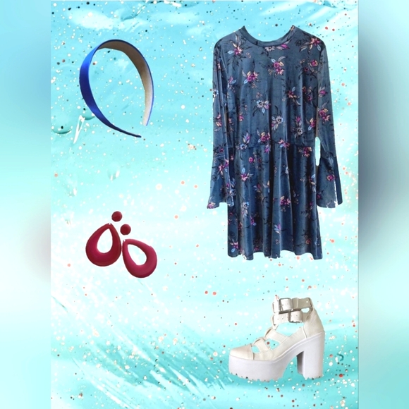 Beautiful 60s/70s Style Floral Dress w/ Flare Sleeves - Picture 11 of 12